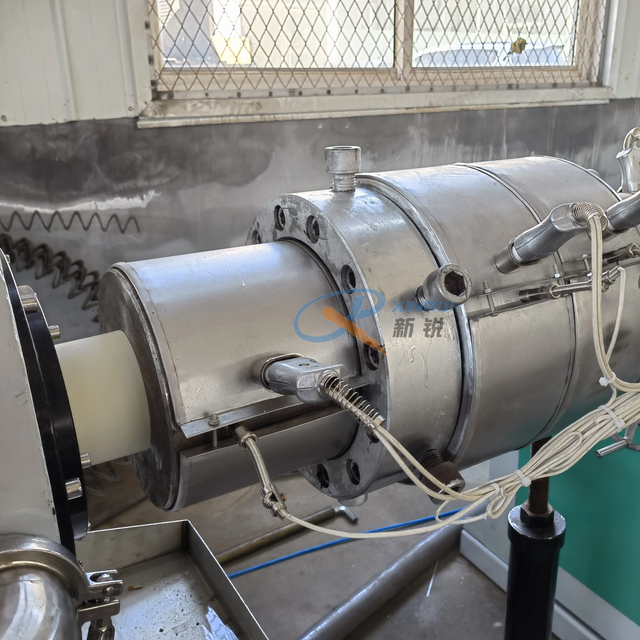 PVC PP PE PPR البلاستيك القناة الكهربائية المياه Concold موضوع الأنابيب الطارد ماكينة صنع البثق