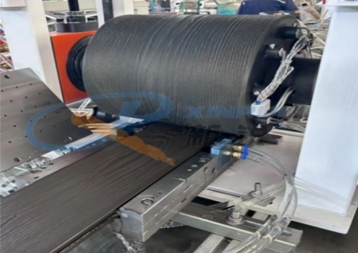 الدليل النهائي لاختيار أفضل آلة بثق WPC للتزيين المركب