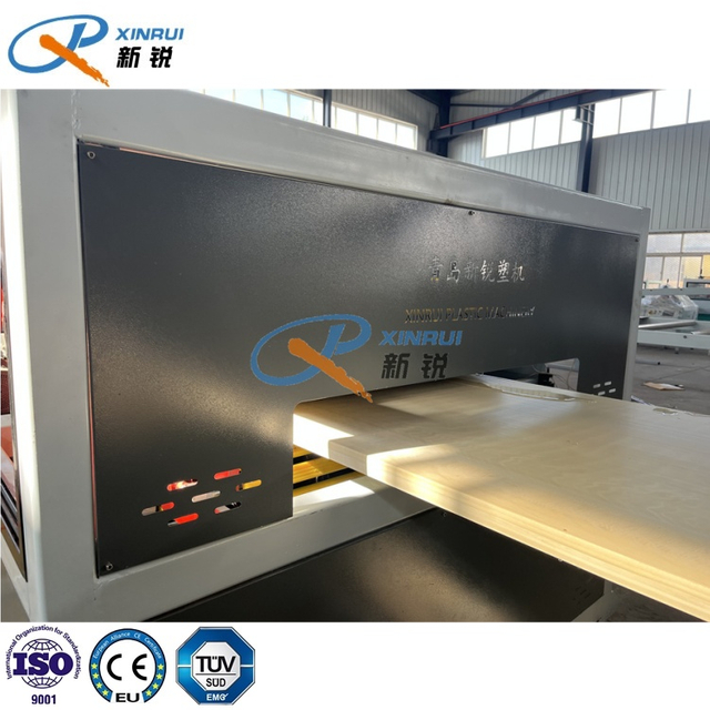 PVC WPC خشب البلاستيك جوفاء باب صنع آلة WPC DOOR PANE MACHENT